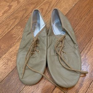 Girls tan Bloch toe jazz shoes